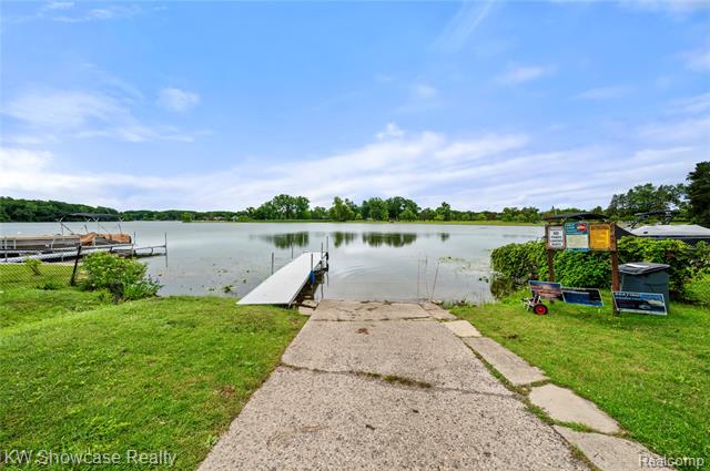 Builiding view thirty one for 3291 Melmoor, Commerce Township, MI. 48382