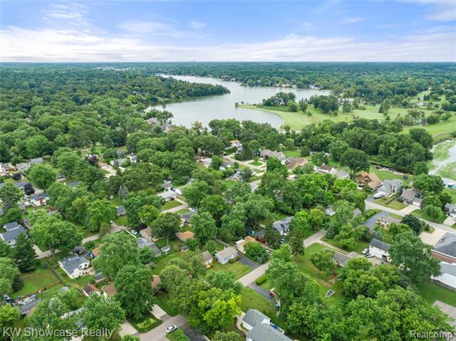 Builiding view twenty two for 3291 Melmoor, Commerce Township, MI. 48382