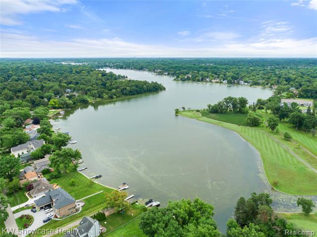 Builiding view twenty for 3291 Melmoor, Commerce Township, MI. 48382