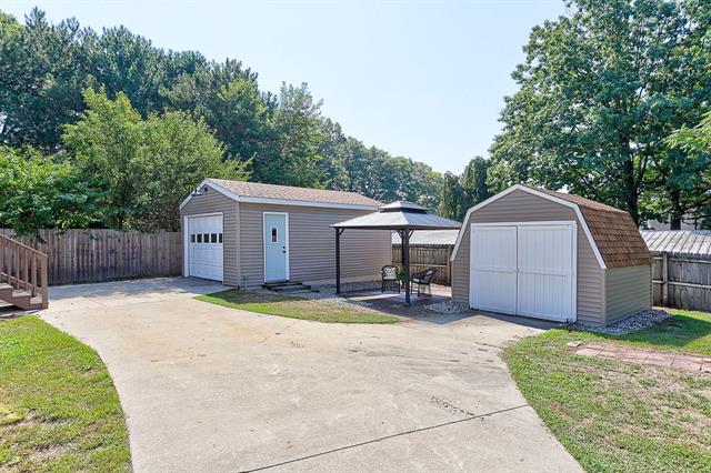 Builiding view thirty two for 222 Oak, South Haven, MI. 49090