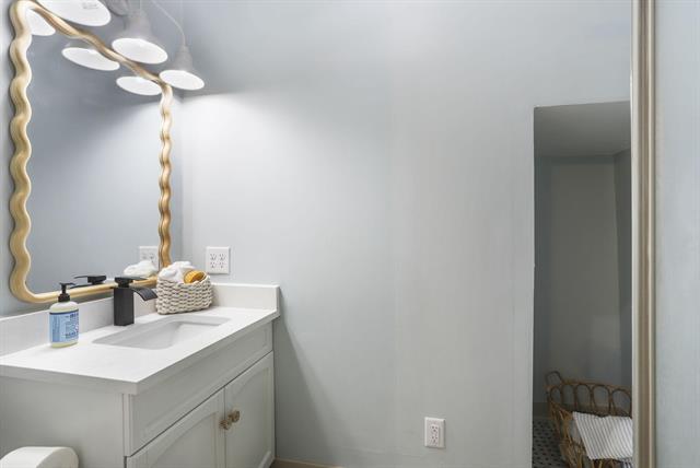 Builiding view twenty two for 222 Oak, South Haven, MI. 49090