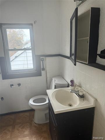 Builiding view fifteen for 16837 Winthrop, Detroit, MI. 48235