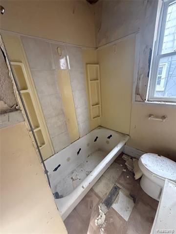 Builiding view thirteen for 16837 Winthrop, Detroit, MI. 48235