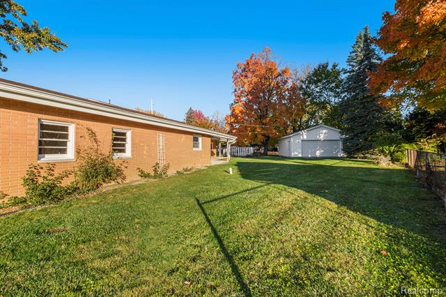 Builiding view eighteen for 4475 Thornapple, Burton, MI. 48509