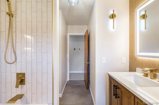 Builiding view fifteen for 4475 Thornapple, Burton, MI. 48509