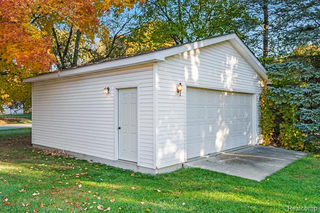 Builiding view nineteen for 4475 Thornapple, Burton, MI. 48509