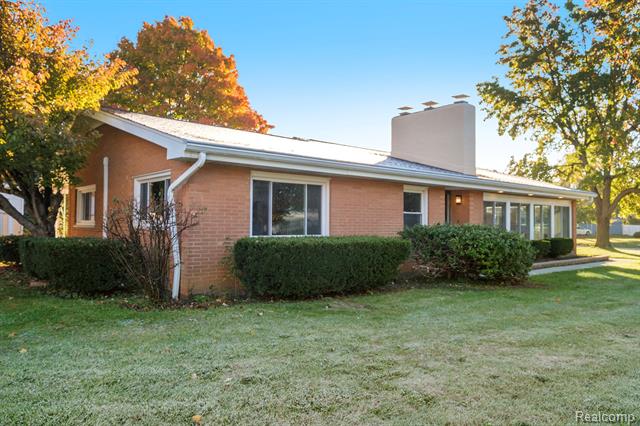 Builiding view twenty one for 4475 Thornapple, Burton, MI. 48509