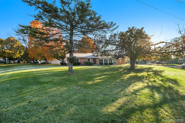 Builiding view twenty three for 4475 Thornapple, Burton, MI. 48509