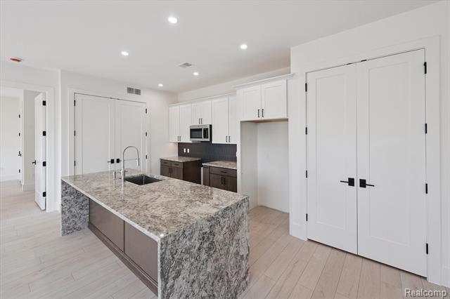 Builiding view eighteen for 120 E Liberty, Milford, MI. 48381