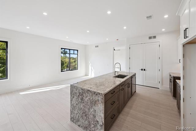 Builiding view nineteen for 120 E Liberty, Milford, MI. 48381