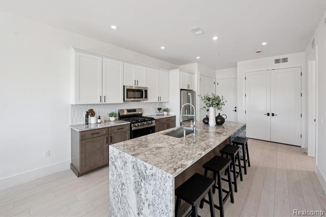 Builiding view thirty eight for 120 E Liberty, Milford, MI. 48381