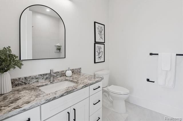 Builiding view twenty eight for 120 E Liberty, Milford, MI. 48381