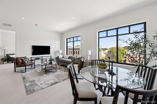 Builiding view twenty five for 120 E Liberty, Milford, MI. 48381