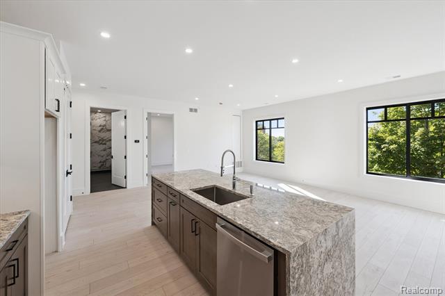 Builiding view twenty one for 120 E Liberty, Milford, MI. 48381