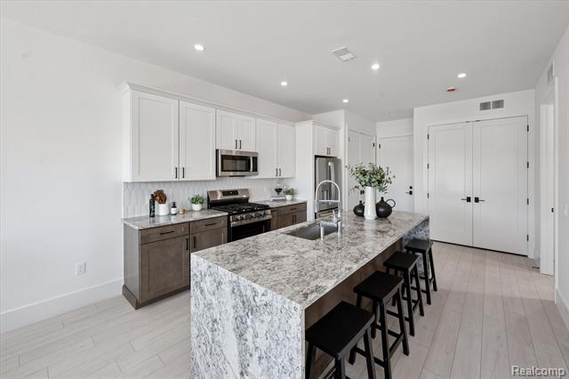 Builiding view twenty seven for 120 E Liberty, Milford, MI. 48381