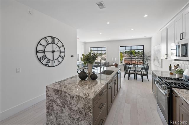 Builiding view twenty six for 120 E Liberty, Milford, MI. 48381