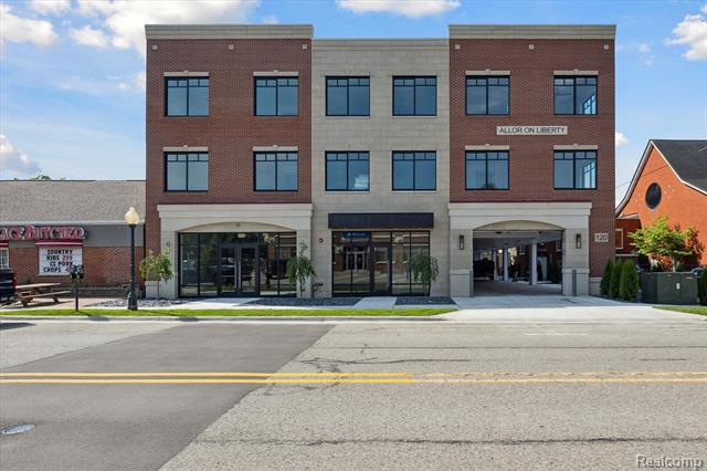 Builiding view twenty three for 120 E Liberty, Milford, MI. 48381