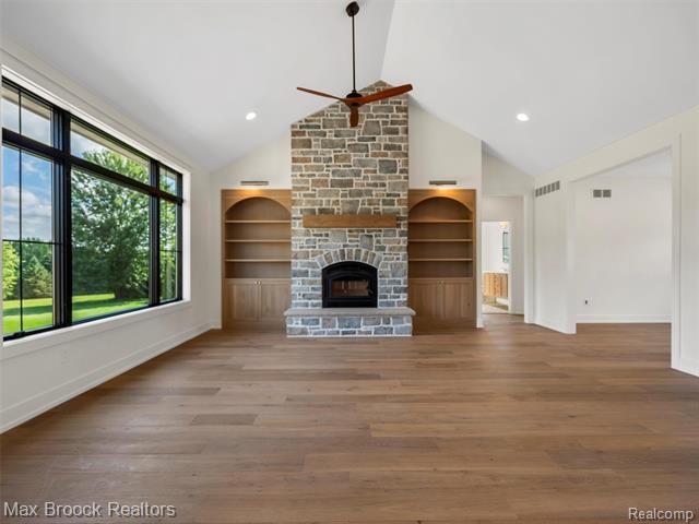 Builiding view eight for 7680 Parshallville, Fenton, MI. 48430