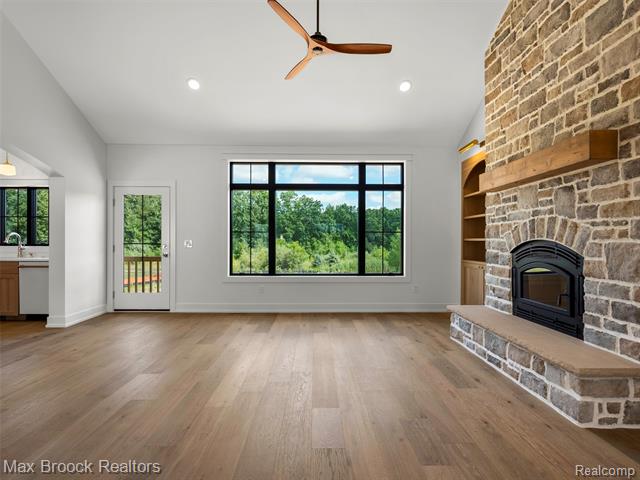 Builiding view nine for 7680 Parshallville, Fenton, MI. 48430