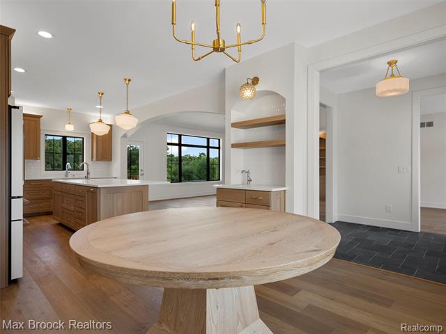 Builiding view ten for 7680 Parshallville, Fenton, MI. 48430