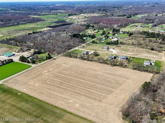 Builiding view twenty eight for 7680 Parshallville, Fenton, MI. 48430