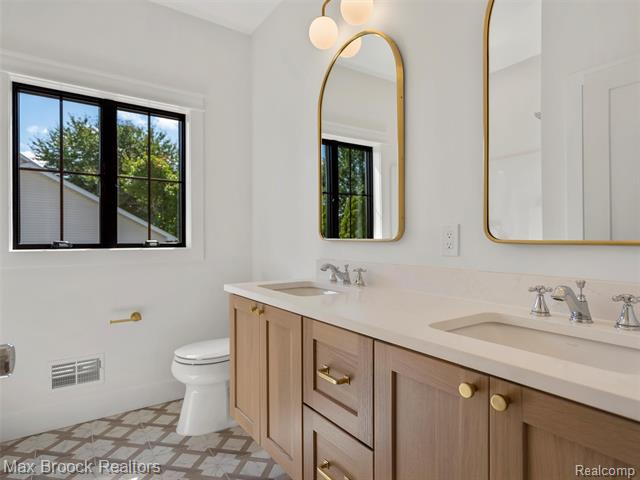 Builiding view twenty for 7680 Parshallville, Fenton, MI. 48430