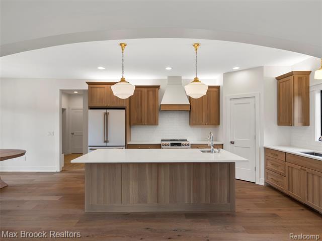 Builiding view two for 7680 Parshallville, Fenton, MI. 48430