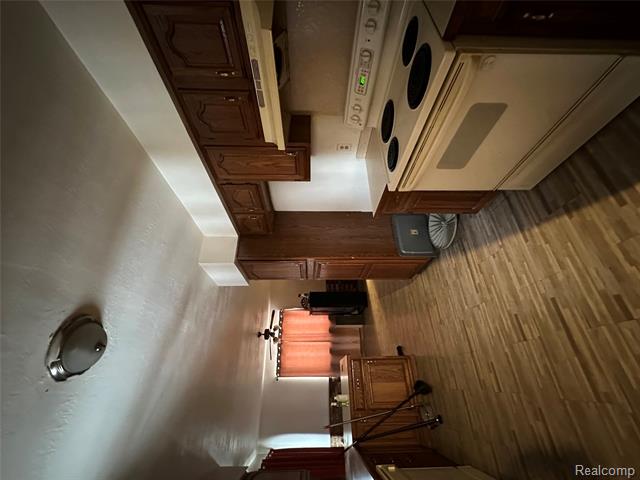 Builiding view eight for 3018 Dakota, Flint, MI. 48506