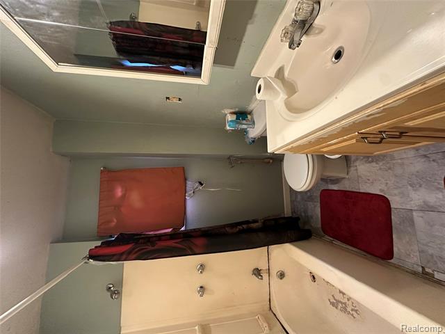 Builiding view five for 3018 Dakota, Flint, MI. 48506