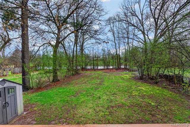 Builiding view five for 8360 Arlis, Commerce Township, MI. 48382