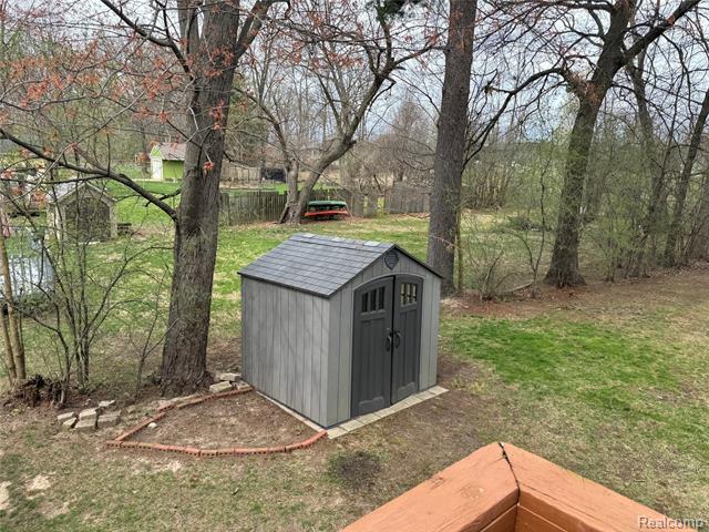 Builiding view six for 8360 Arlis, Commerce Township, MI. 48382