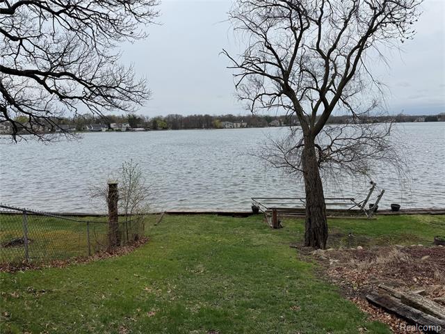 Builiding view sixteen for 8360 Arlis, Commerce Township, MI. 48382