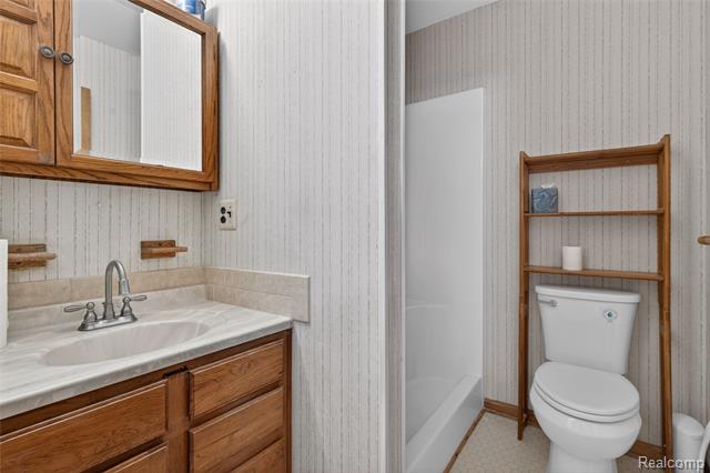 Builiding view thirty two for 8360 Arlis, Commerce Township, MI. 48382