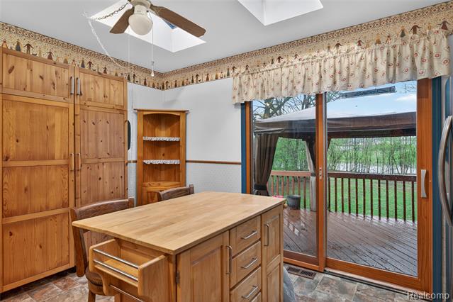 Builiding view twenty five for 8360 Arlis, Commerce Township, MI. 48382