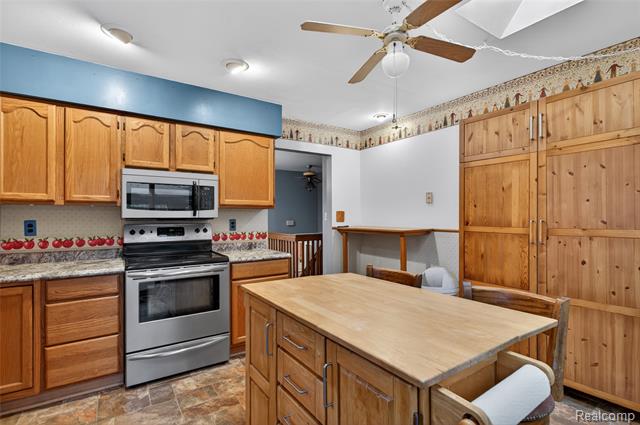 Builiding view twenty four for 8360 Arlis, Commerce Township, MI. 48382