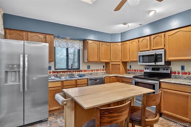 Builiding view twenty three for 8360 Arlis, Commerce Township, MI. 48382