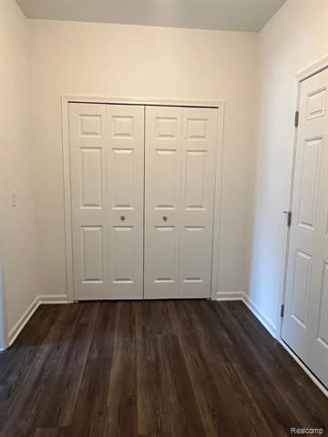 Builiding view sixteen for 1991 Elizabeth, Ypsilanti, MI. 48198