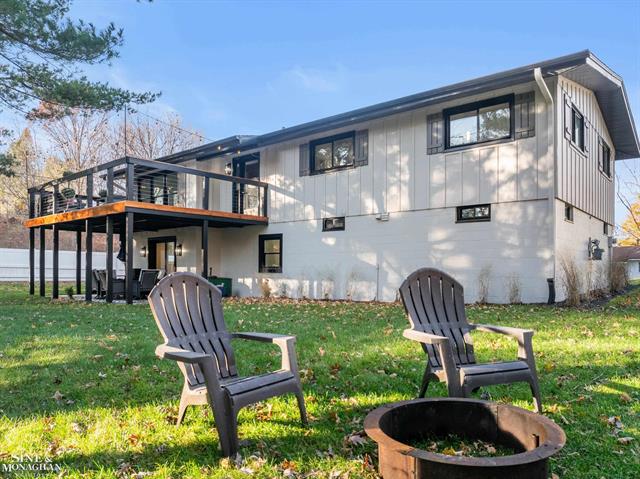 Builiding view fifty eight for 431 Fairlane, Traverse City, MI. 49684