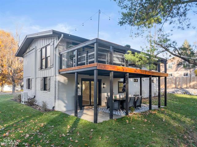 Builiding view fifty three for 431 Fairlane, Traverse City, MI. 49684