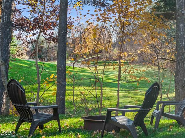 Builiding view seventy two for 431 Fairlane, Traverse City, MI. 49684