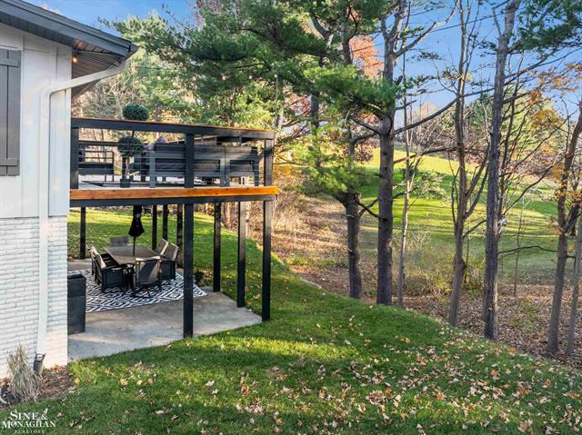 Builiding view sixty nine for 431 Fairlane, Traverse City, MI. 49684