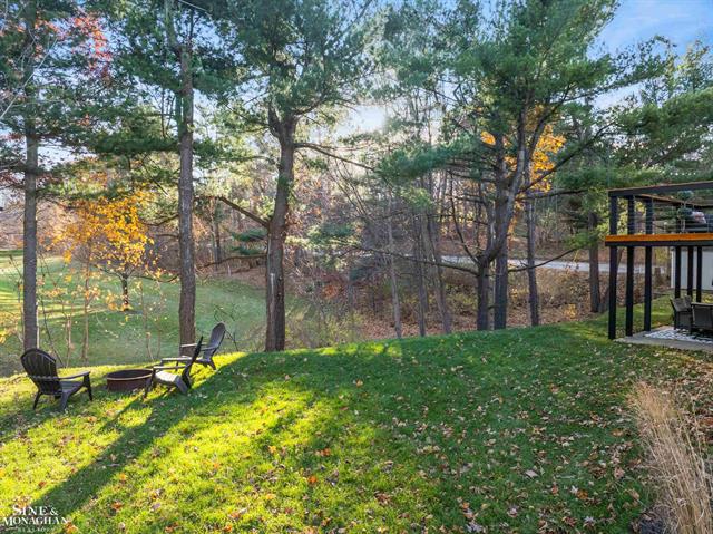 Builiding view sixty one for 431 Fairlane, Traverse City, MI. 49684