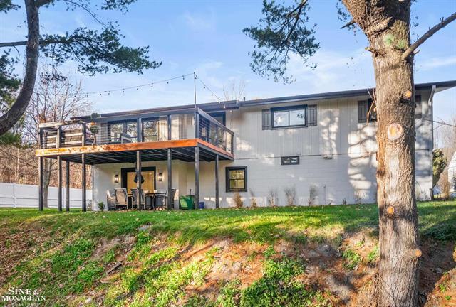 Builiding view sixty seven for 431 Fairlane, Traverse City, MI. 49684