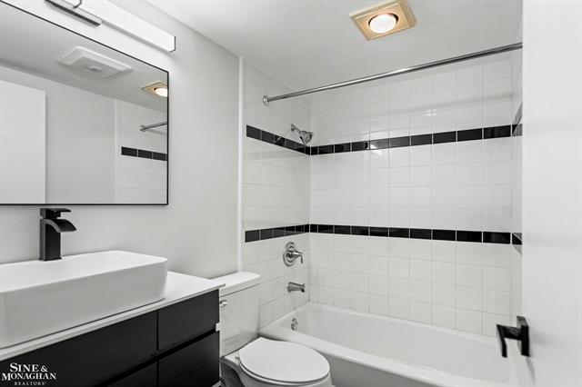 Builiding view thirty eight for 431 Fairlane, Traverse City, MI. 49684