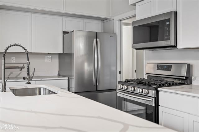 Builiding view thirty two for 431 Fairlane, Traverse City, MI. 49684