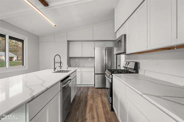 Builiding view twenty five for 431 Fairlane, Traverse City, MI. 49684