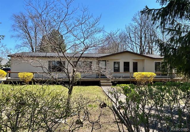 front view for 1877 S Almont Avenue, Imlay City, Mi. 48444