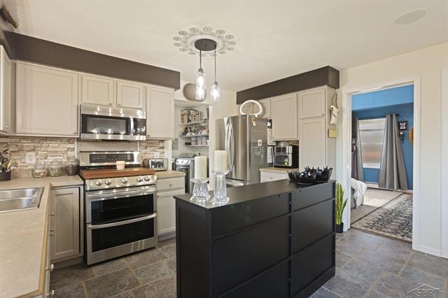 Builiding view sixteen for 2122 Heather, Gladwin, MI. 48624