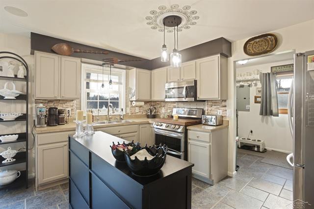 Builiding view thirteen for 2122 Heather, Gladwin, MI. 48624