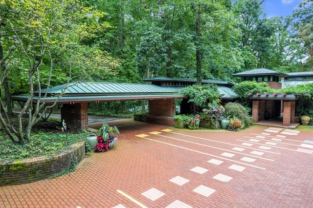 front view for 5140 Turtle Point Drive, Ann Arbor, Mi. 48105